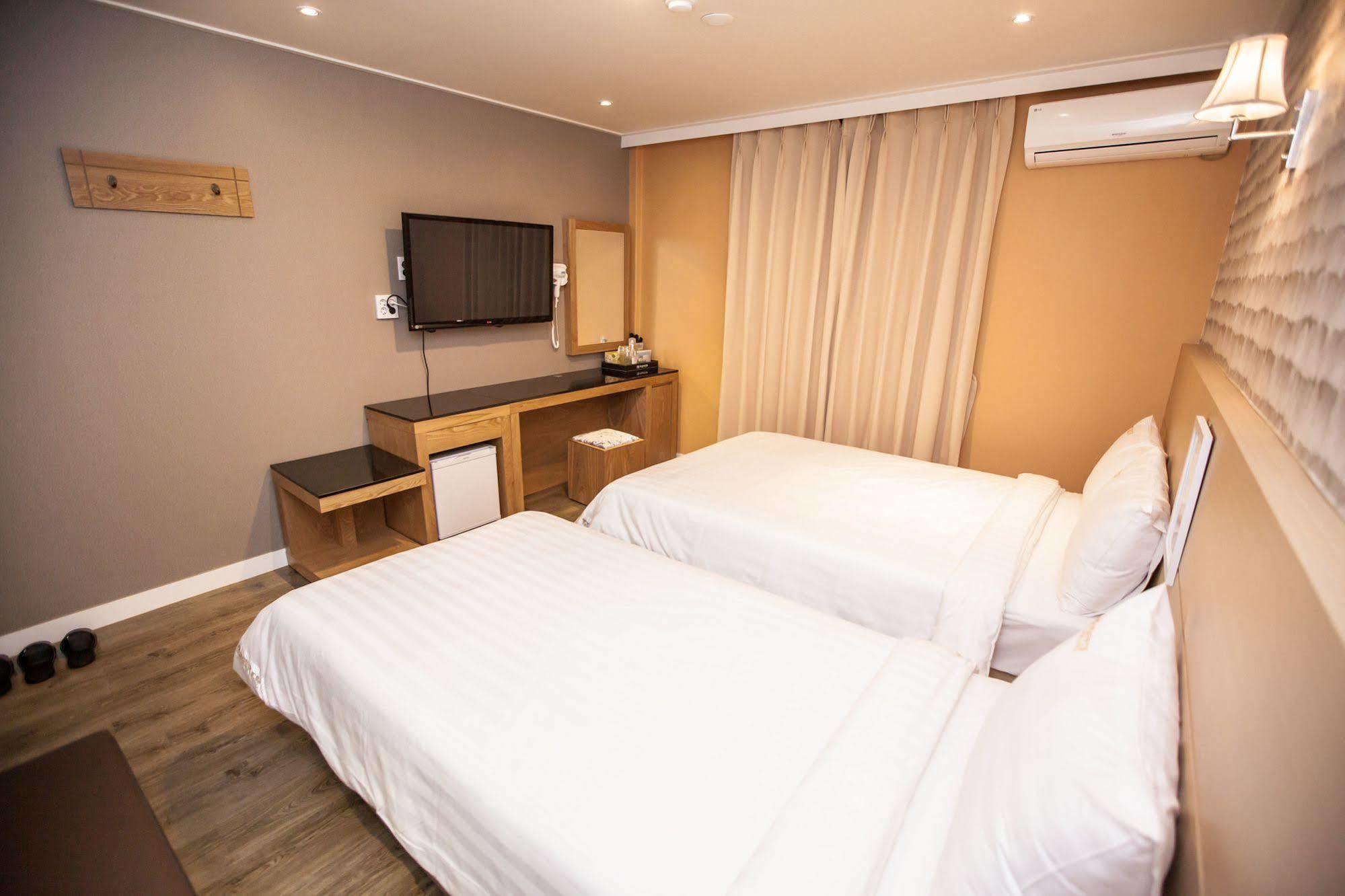 Pungnam Tourist Hotel Jeonju Esterno foto