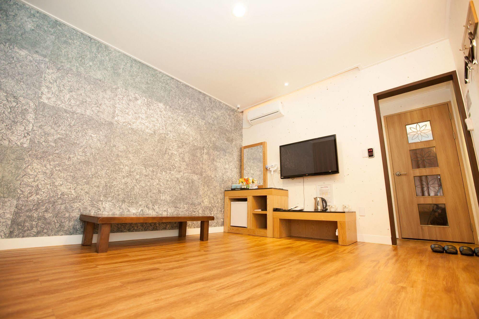 Pungnam Tourist Hotel Jeonju Esterno foto