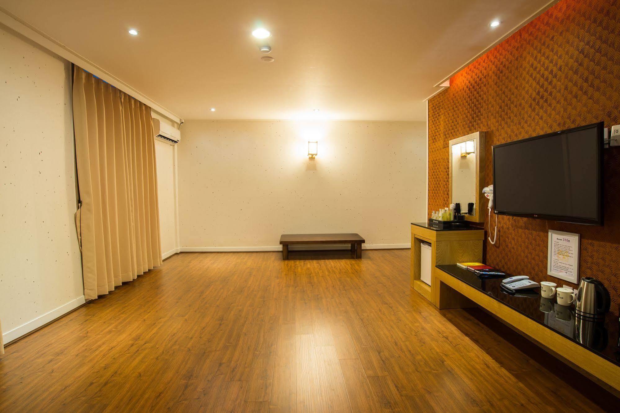 Pungnam Tourist Hotel Jeonju Esterno foto